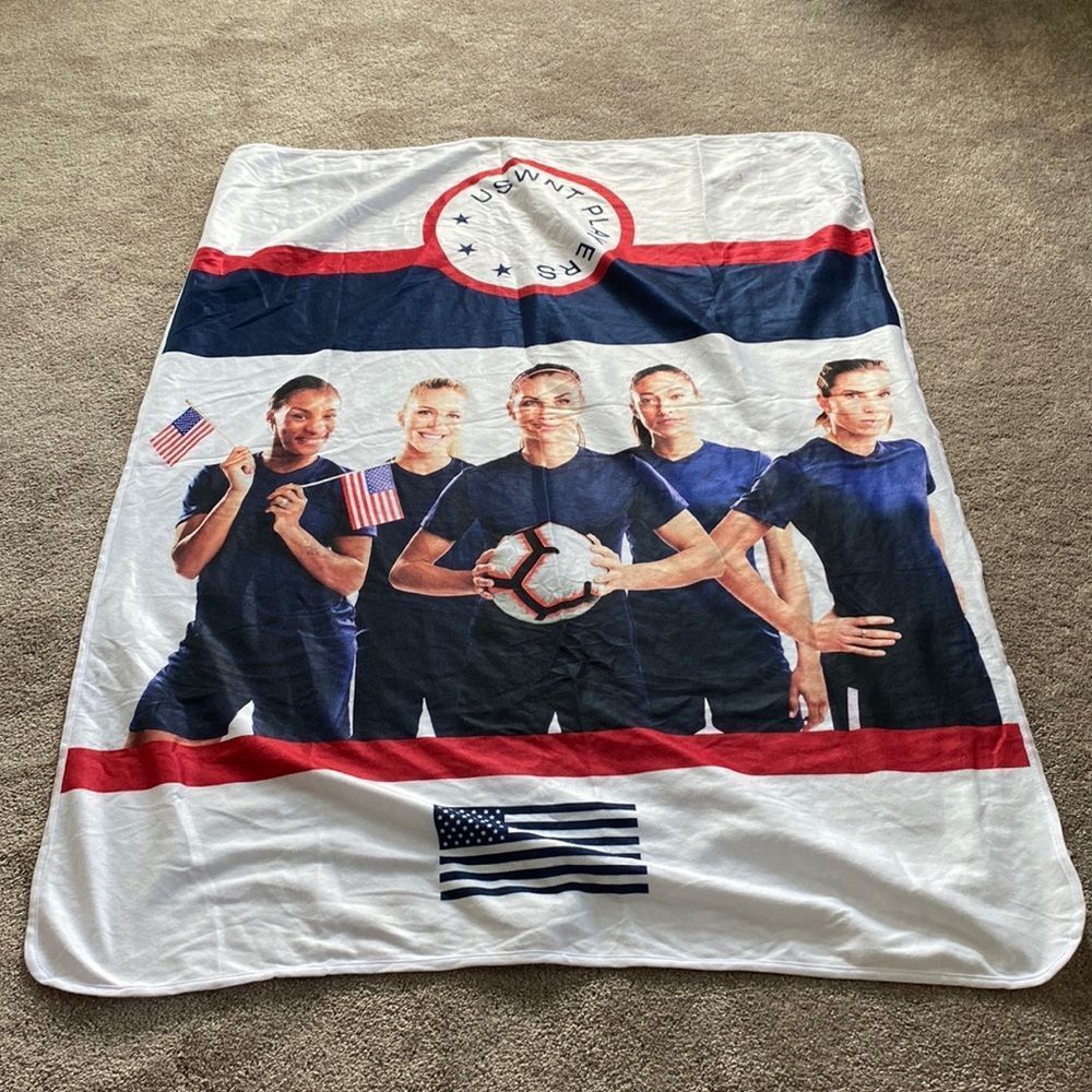 USA Women’s Soccer Throw Blanket CultureFly Team Graphic Red White Blue Fleece